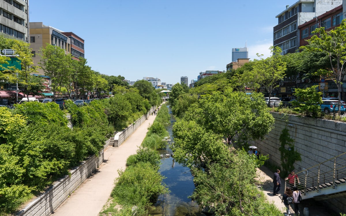 cheonggyecheon stream seoul korea