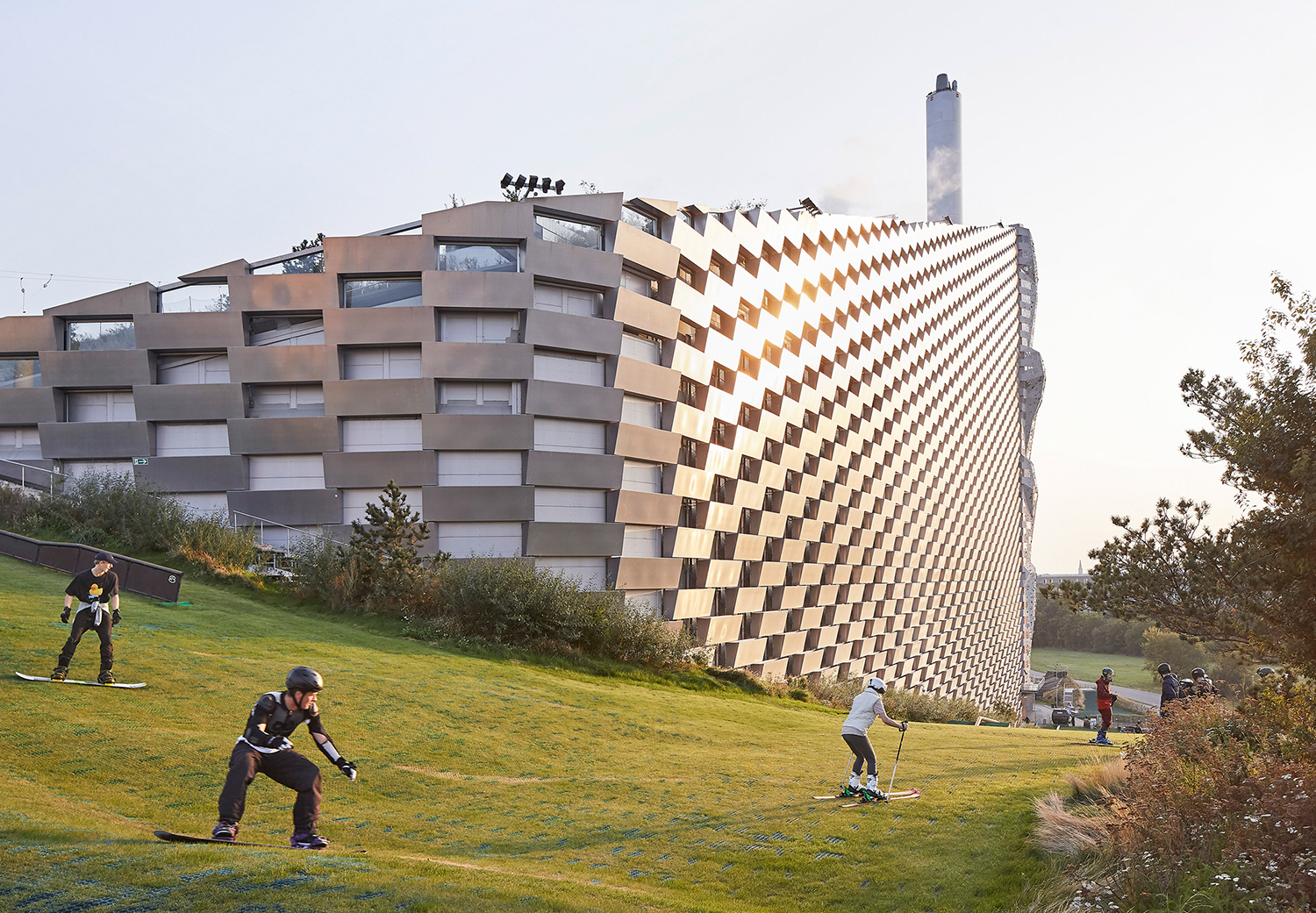 big copenhill amager bakke power station ski slope copenhagen hufton crow photography dezeen 2364 col 25