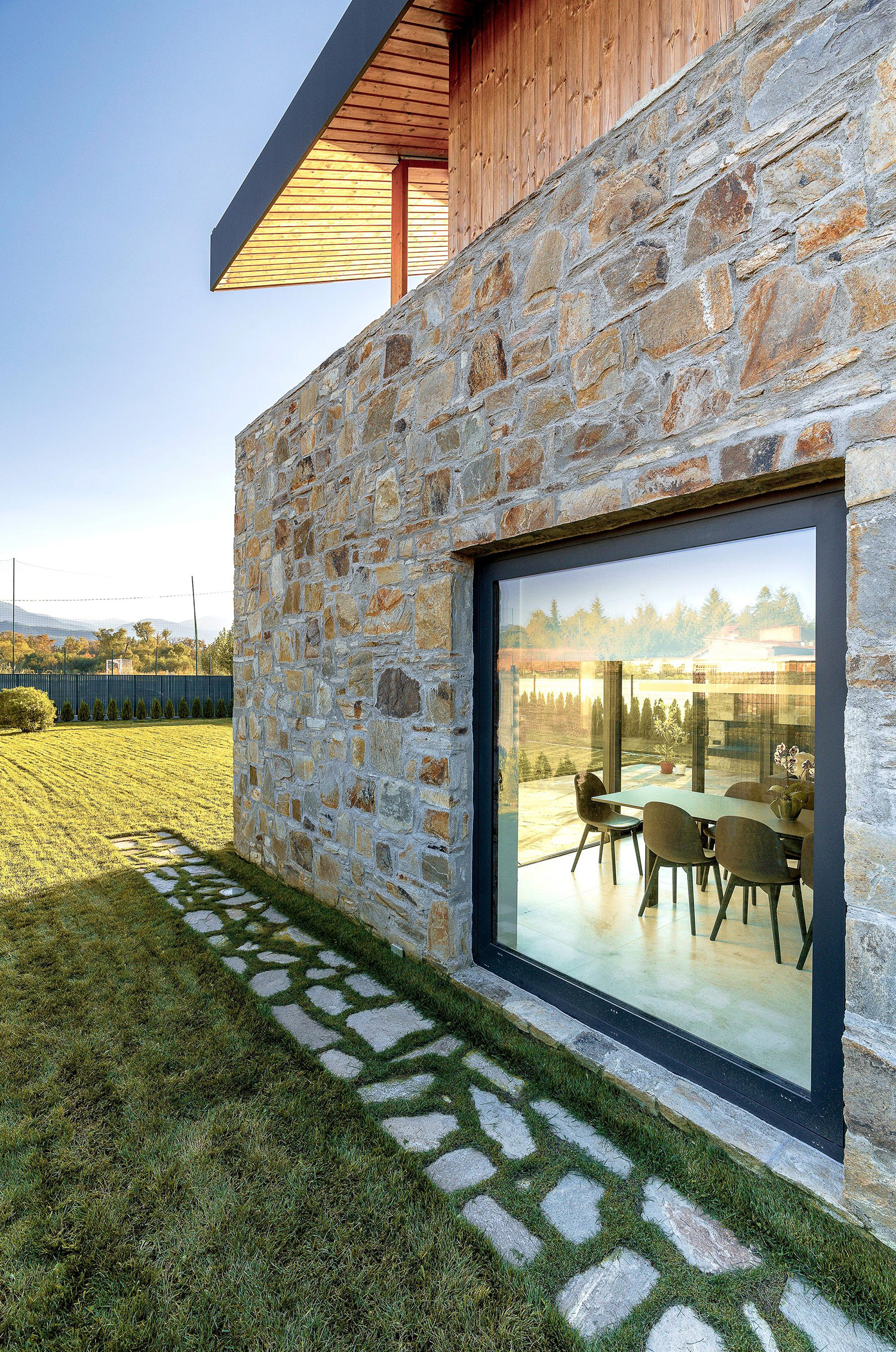 out4 DSC4368 Edit LT2a